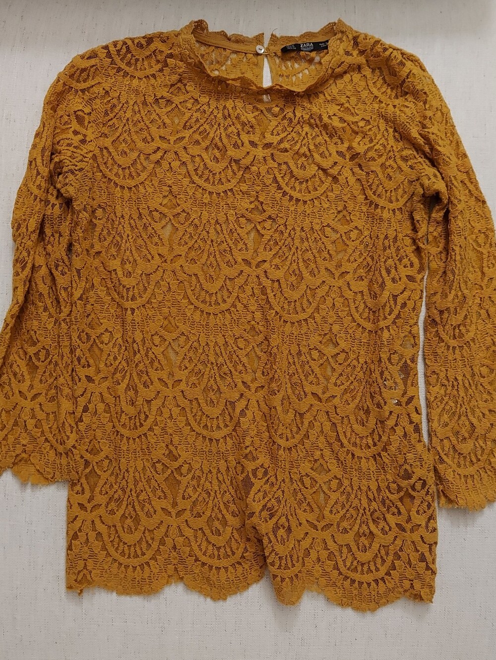 Zara Mustard Yellow Lace Long-Sleeve Top. Size Medium. T-601